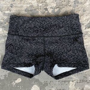 Lululemon Shorts 🖤 NWOT 😍